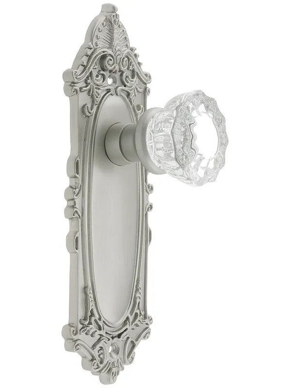 Direct From Manufacturer Largo Design Door Set With Fluted Crystal Glass Door Knobs - Satin Nickel - Privacy - 2 3/4